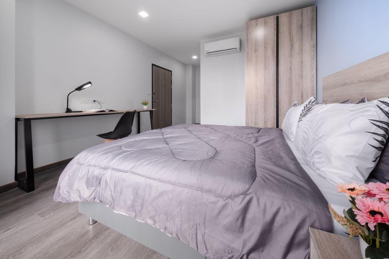 Aqua Residences: New Rooms Near Wutthakat BTS Station Bangkok Exterior photo