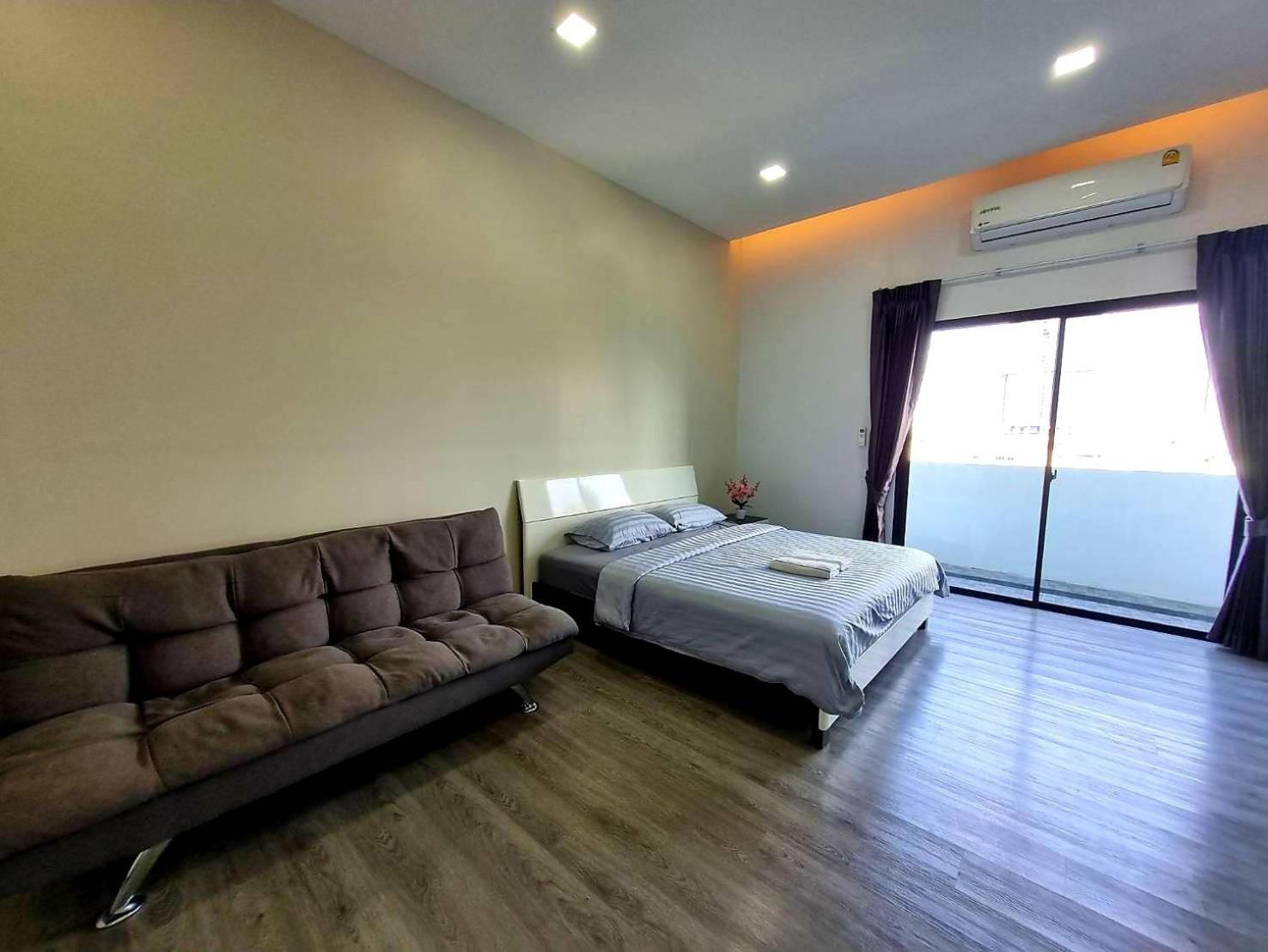 Aqua Residences: New Rooms Near Wutthakat BTS Station Bangkok Exterior photo